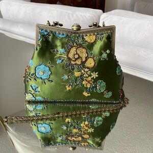 Stunning party bag in silk and beading